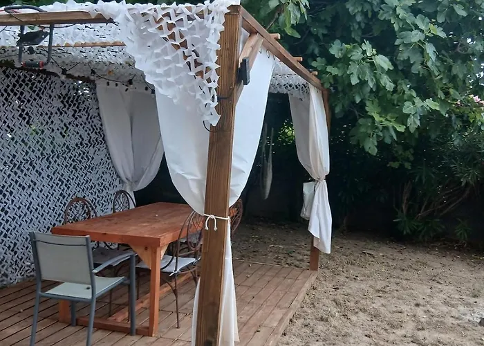 Air-conditioned With Pool * Meze