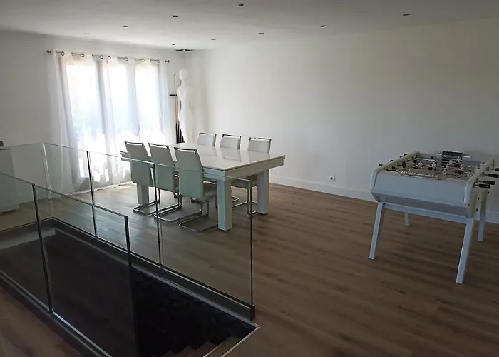 Air-conditioned With Pool