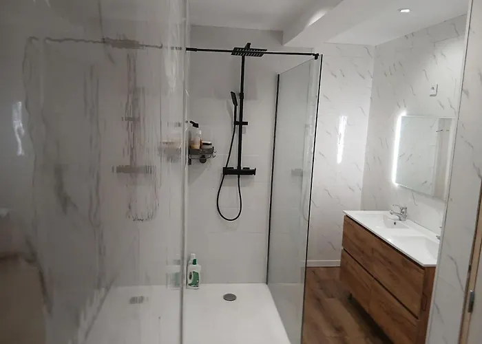 Air-conditioned With Pool * Meze