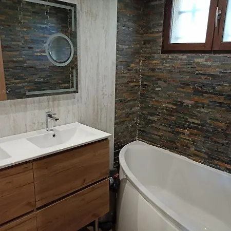 Air-conditioned With Pool Mèze