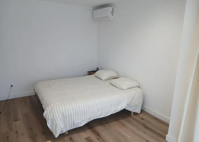 Air-conditioned With Pool * Mèze