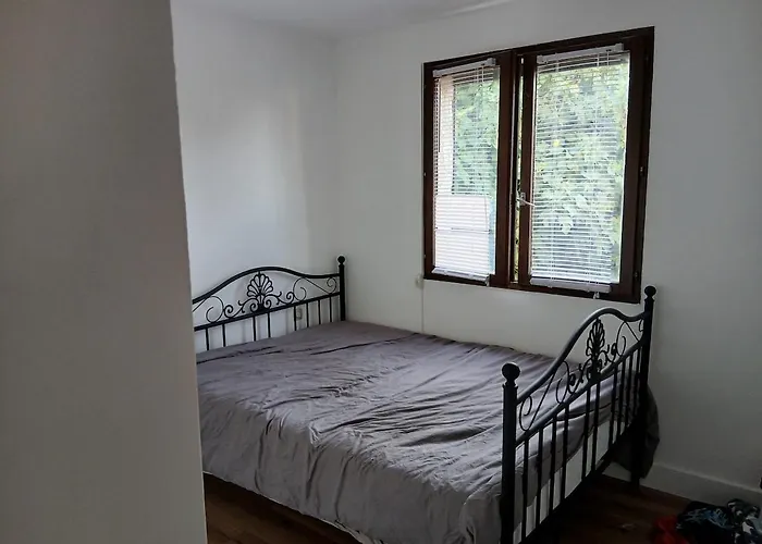 Air-conditioned With Pool Mèze