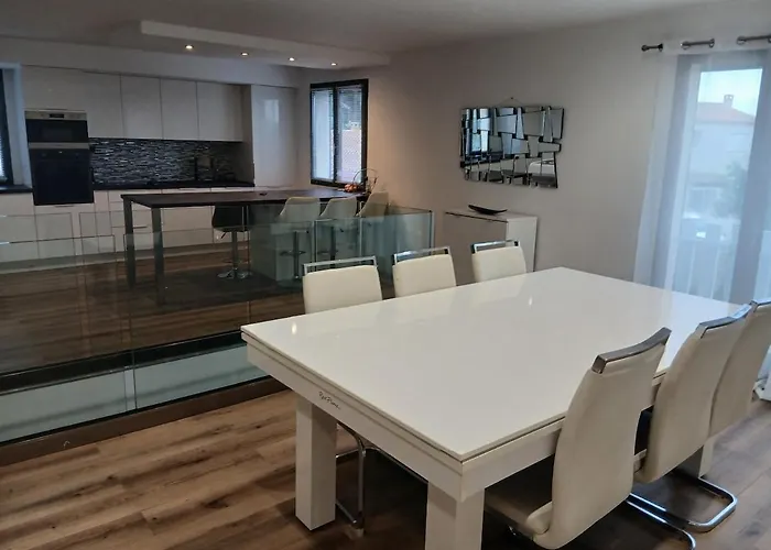 Air-conditioned With Pool Villa *